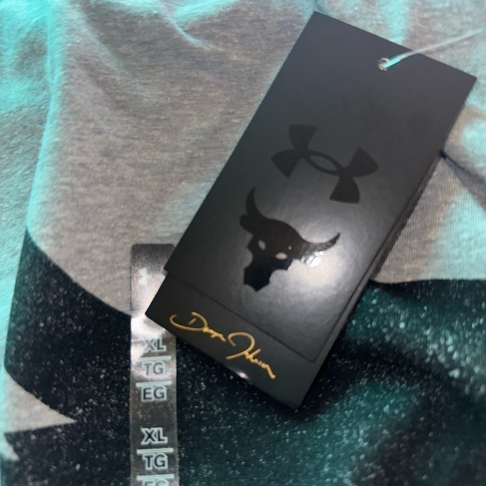 New Under Armour Project Rock Brahma Bull Graphic Shirt Men’s X-Large XL Gray - Picture 4 of 5